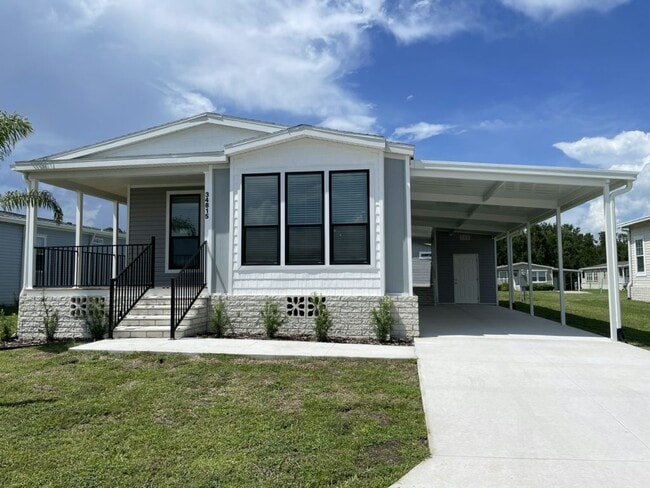 34815 Silver King Dr in Zephyrhills, FL - Building Photo - Building Photo