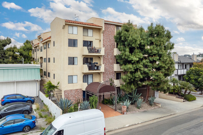 Hughes Towers Apartments in Los Angeles, CA - Foto de edificio - Building Photo