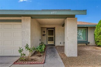 6977 Pleasant View Ave in Las Vegas, NV - Building Photo - Building Photo