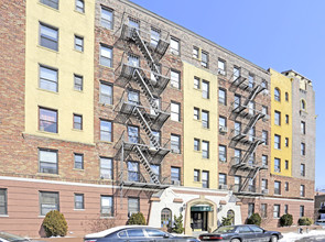 23-57 31st Dr in Long Island City, NY - Building Photo - Building Photo