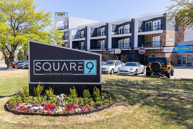 Square9 in Denton, TX - Foto de edificio - Building Photo