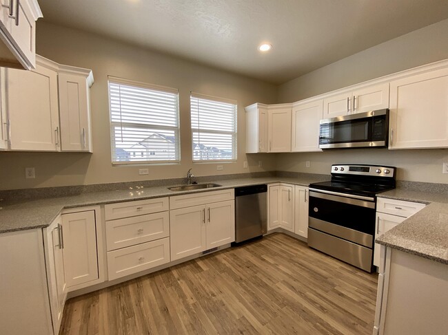 13926 S Champlin Peak Dr in Herriman, UT - Building Photo - Building Photo