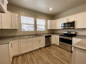 13926 S Champlin Peak Dr in Herriman, UT - Building Photo - Building Photo