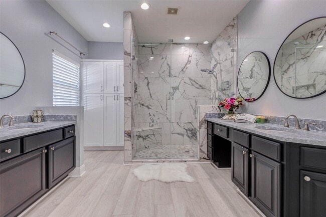 property at 28 Versante Ct