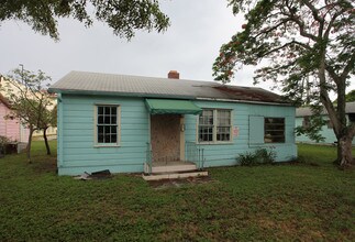 27-43 S Swinton Ave in Delray Beach, FL - Foto de edificio - Building Photo