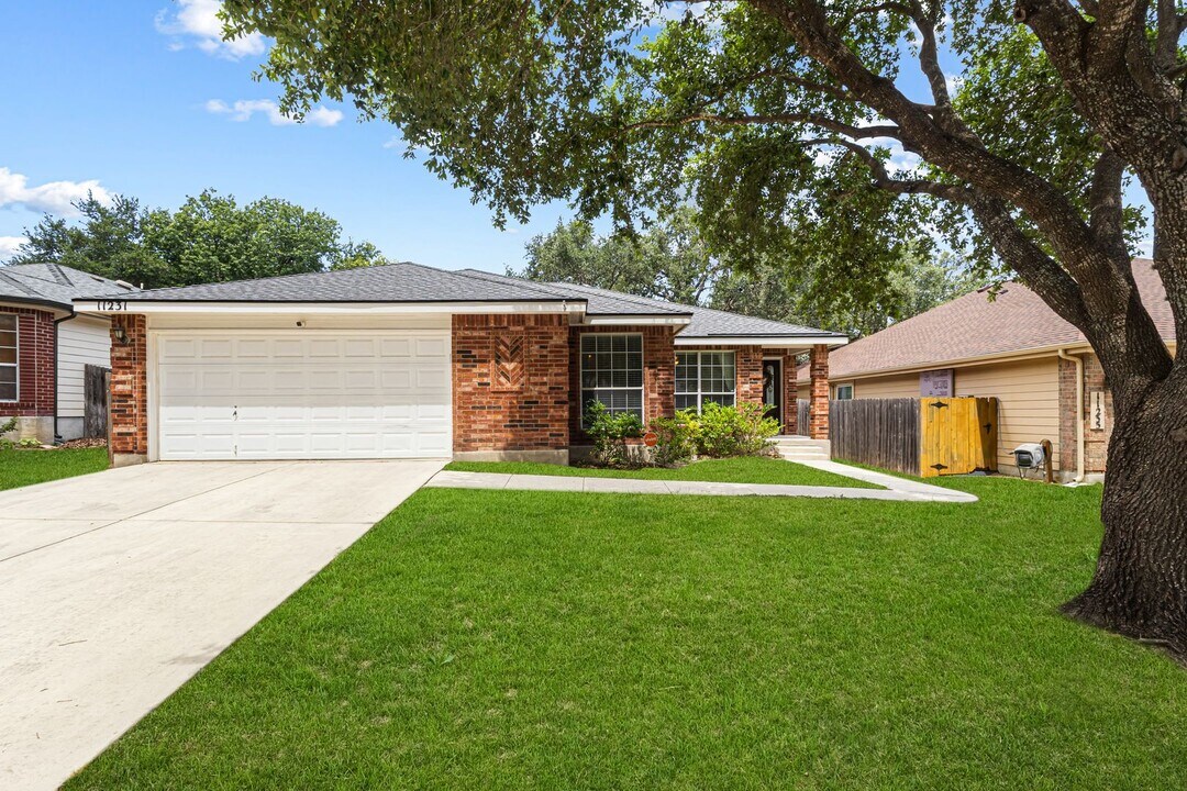 11231 Ocate in Helotes, TX - Building Photo