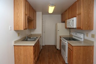 Berryhill in Grass Valley, CA - Building Photo