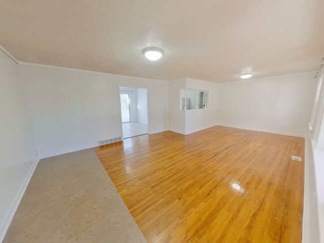 2109 S Grove St in Wichita, KS - Building Photo - Building Photo