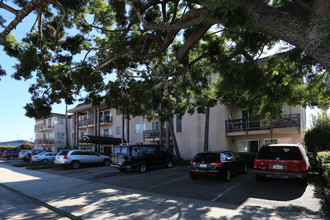 Embassy Apartments in San Diego, CA - Building Photo - Building Photo