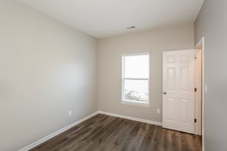 7150 Parklake Pl in Indianapolis, IN - Building Photo - Building Photo