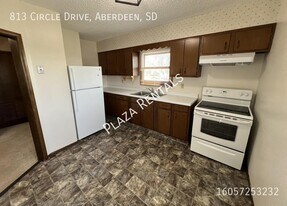 833 S Merton St in Aberdeen, SD - Building Photo