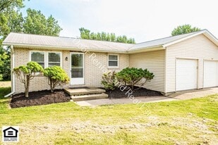 113 Miller Rd in Kendallville, IN - Building Photo