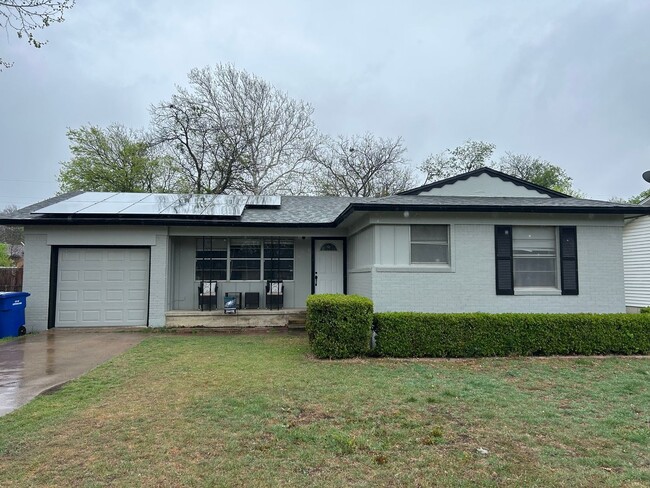 property at 615 S 3rd St