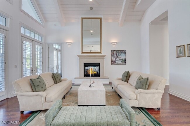 property at 1551 Gulf Shore Blvd S