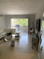 7483 SW 82nd St, Unit 303A in Miami, FL - Building Photo