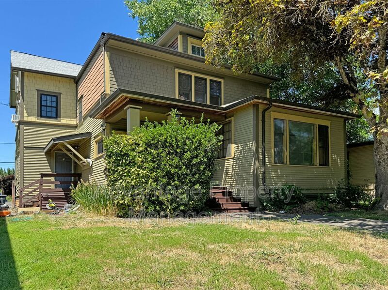 728 SW 3rd St in Corvallis, OR - Building Photo