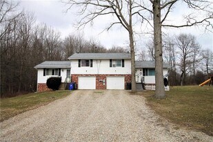 4095 Karry Dr, Unit 2 in Rootstown, OH - Building Photo