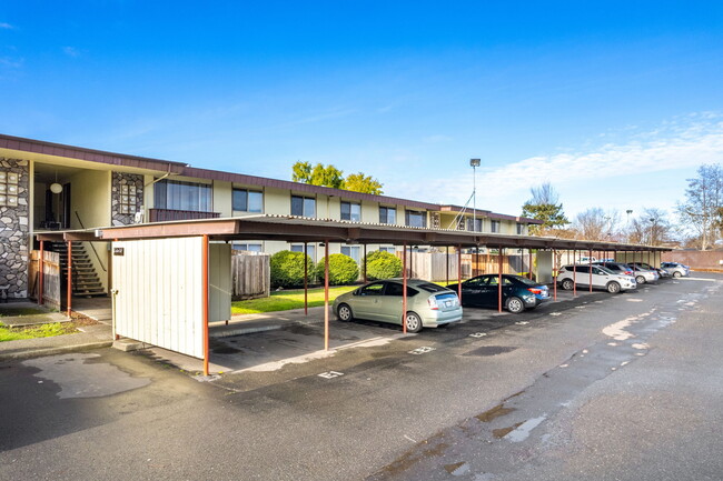 Westwood Garden Apartments in Arcata, CA - Foto de edificio - Building Photo