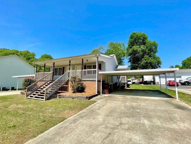 1004 Orangewood St in Kannapolis, NC - Building Photo - Building Photo