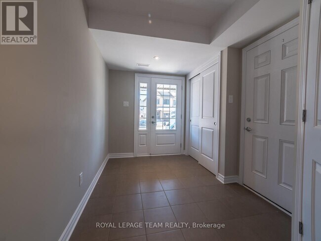 210 Halyard Way in Ottawa, ON - Building Photo - Building Photo