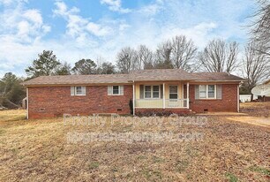 110 Maudie Ln in Shelby, NC - Building Photo