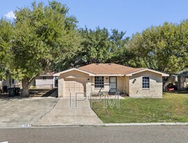 1105 Colt in La Feria, TX - Building Photo