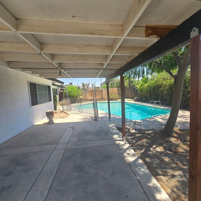 3807 Rickey Way in Bakersfield, CA - Building Photo - Building Photo