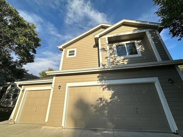 18890 E Whitaker Cir in Aurora, CO - Building Photo