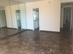 11044 Ophir Dr, Unit Penthouse E in Los Angeles, CA - Foto de edificio - Building Photo