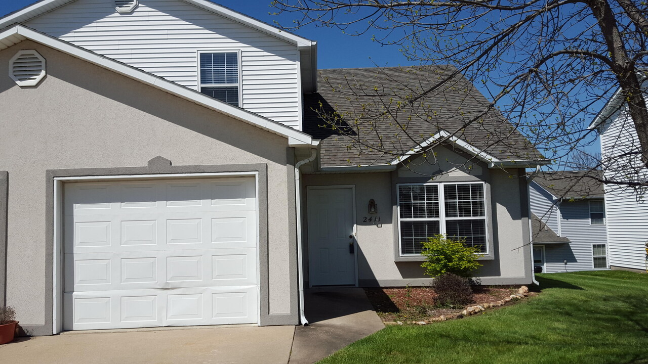 2411 Calder Ct in Columbia, MO - Building Photo