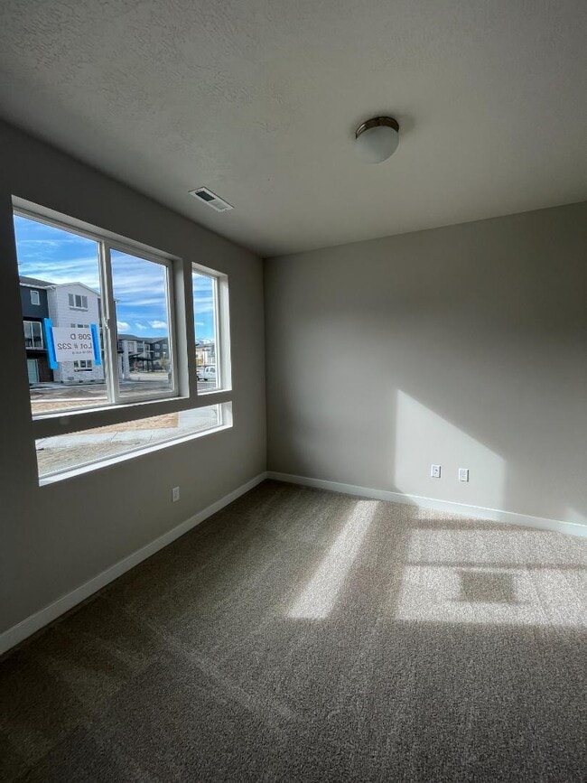 983 W 420 S in Highland, UT - Building Photo - Building Photo