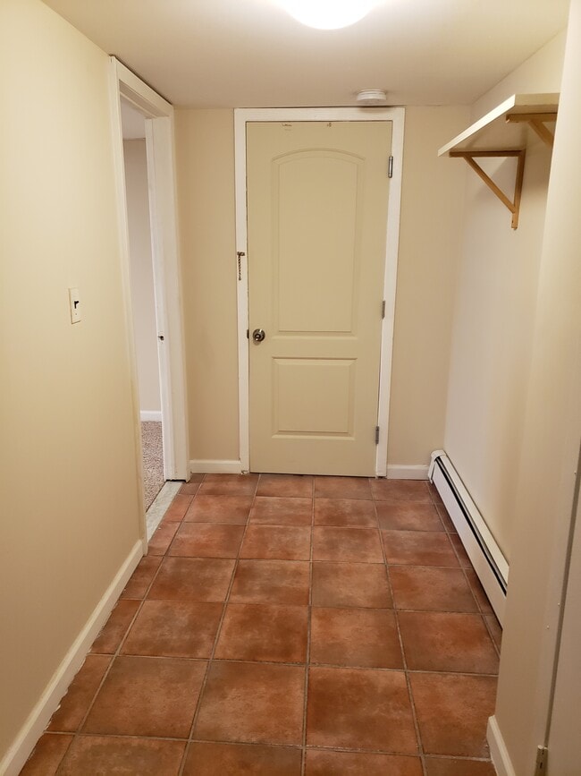 219 McElroy Ave, Unit G in Fort Lee, NJ - Building Photo - Building Photo