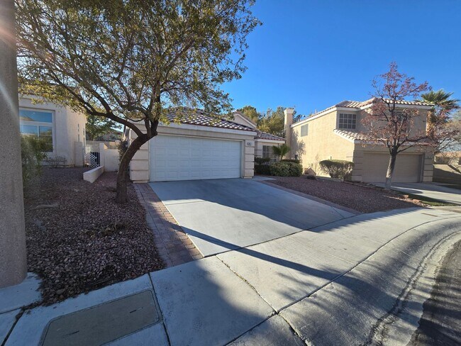 2417 Bloomington Dr in Las Vegas, NV - Building Photo - Building Photo
