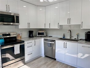 232 Memory Ln in Naples, FL - Building Photo - Building Photo