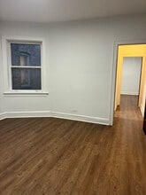 7712 S Jeffery Blvd in Chicago, IL - Foto de edificio - Building Photo