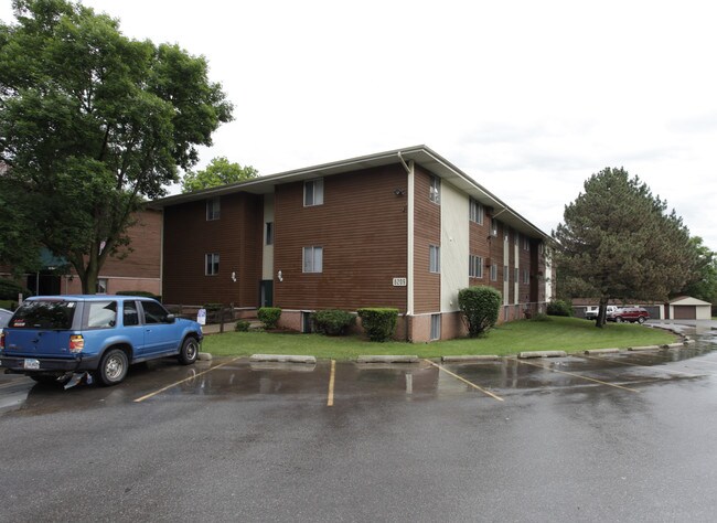 The Oaks in Des Moines, IA - Building Photo - Building Photo