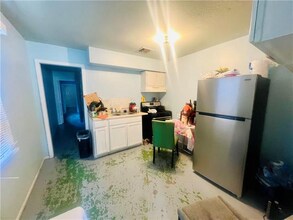 4129 Hollygrove St in New Orleans, LA - Foto de edificio - Building Photo