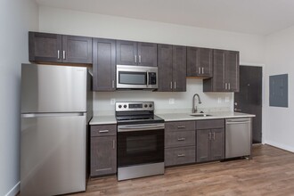 For Rent: Stylish Urban Living at 815 Park Ave in Baltimore, MD - Foto de edificio - Interior Photo