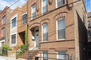 1448 W Blackhawk St, Unit J08P in Chicago, IL - Building Photo