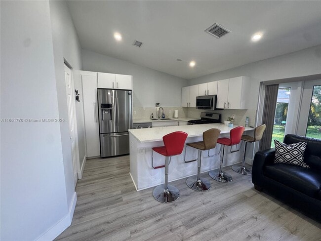 17201 SW 142nd Ct in Miami, FL - Foto de edificio - Building Photo