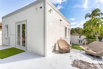 152 SW 20th Rd in Miami, FL - Building Photo - Building Photo
