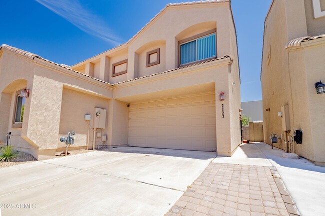 2723 E Schiliro Cir