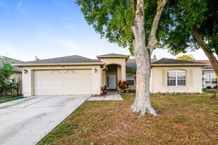 1434 Lakehurst Way in Brandon, FL - Building Photo