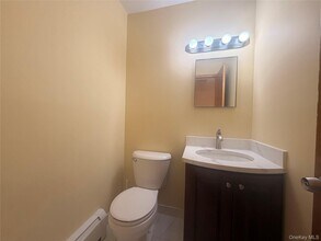 72 Greenway Terrace in Middletown, NY - Building Photo - Building Photo