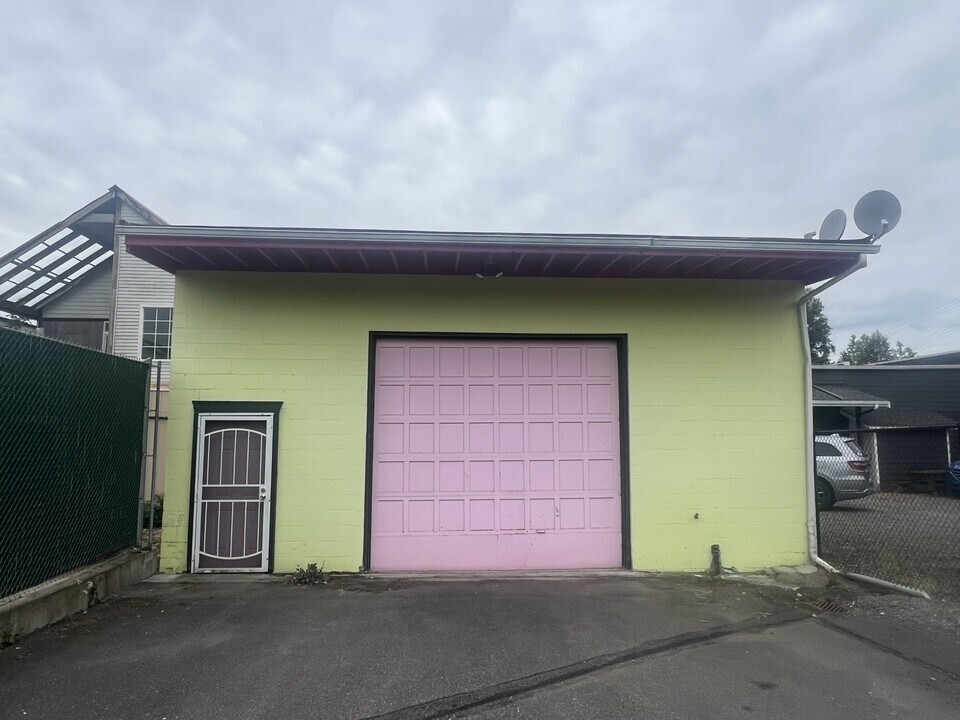 105 S Granite Ave in Granite Falls, WA - Building Photo