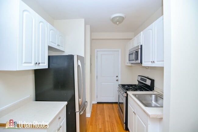 750 W Addison St, Unit M381 in Chicago, IL - Foto de edificio - Building Photo