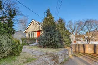 105 Valley Rd in Westport, CT - Building Photo - Building Photo