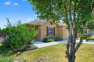 233 Willow Crest in Cibolo, TX - Building Photo - Building Photo