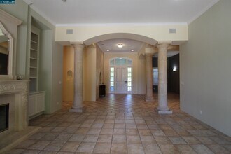 348 Pheasant Run Dr in Danville, CA - Building Photo - Building Photo