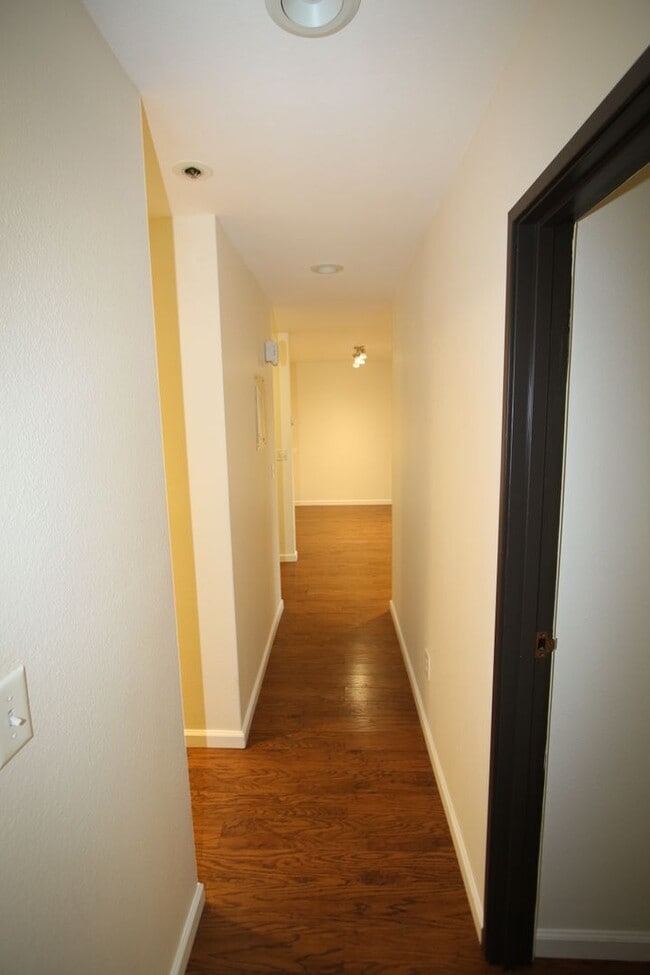 600 W 76th Ave in Anchorage, AK - Building Photo - Building Photo